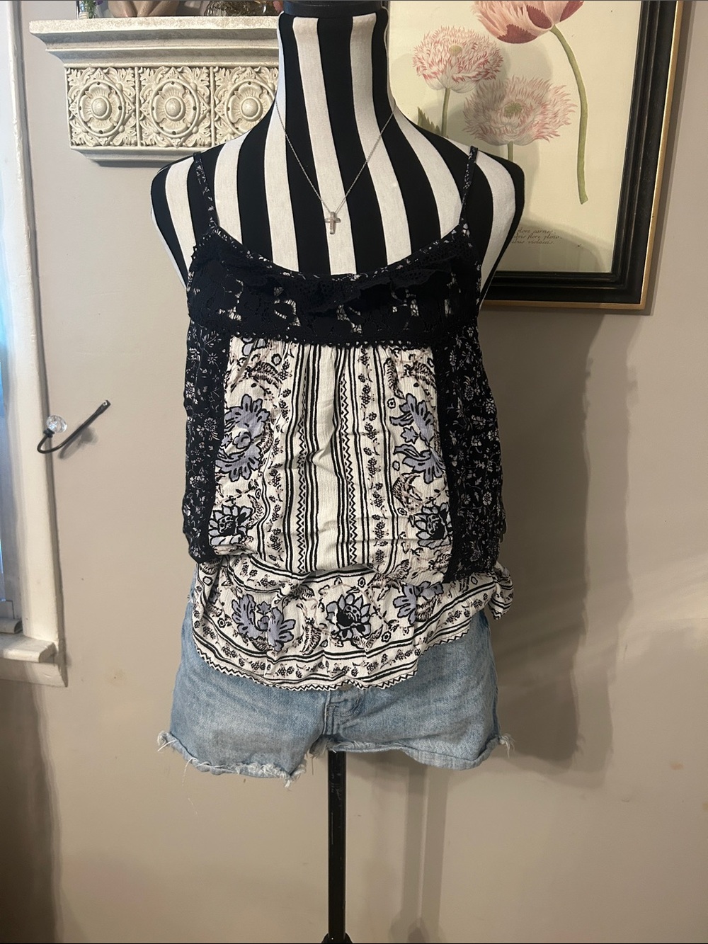 Knox Rose Black & White Floral Print Spaghetti Strap tank top